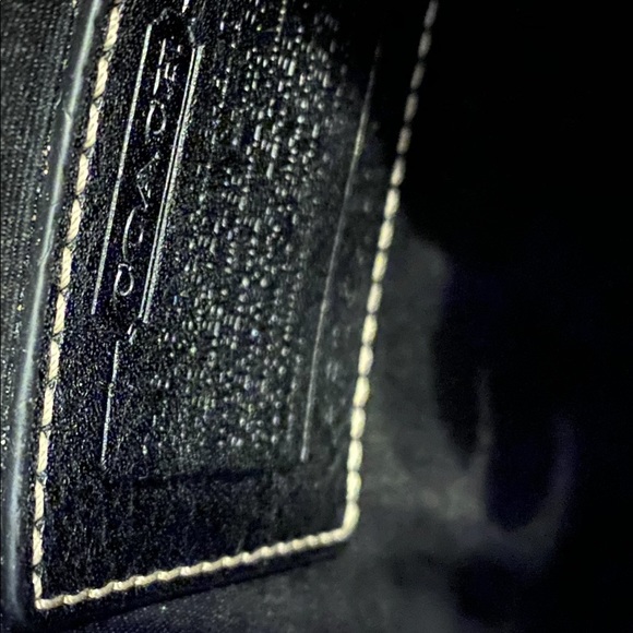 💯 Authentic Coach crossbody - Picture 2 of 5